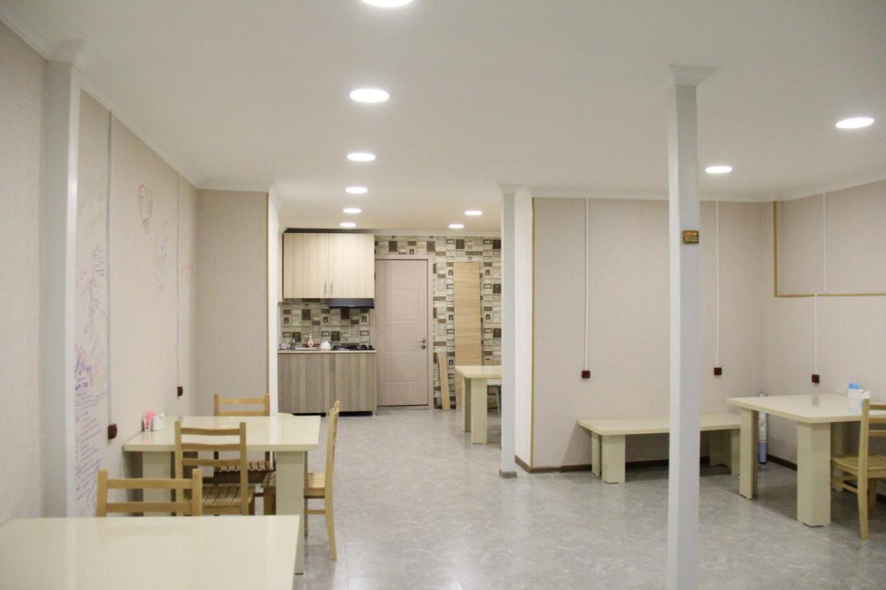 Blossom Hostel Updated ! Обновлено !!! City Center! Perfect Order!!! Snow-White Bed Linen!!! Идеальный Порядок!!! Белоснежное Постельное Белье!!! Центр Города !!! Tiflis Exterior foto