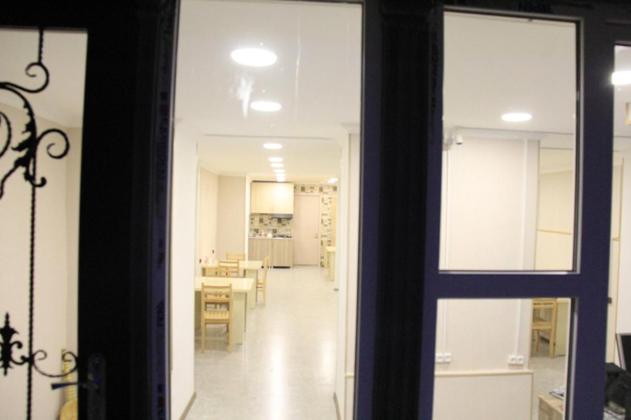 Blossom Hostel Updated ! Обновлено !!! City Center! Perfect Order!!! Snow-White Bed Linen!!! Идеальный Порядок!!! Белоснежное Постельное Белье!!! Центр Города !!! Tiflis Exterior foto