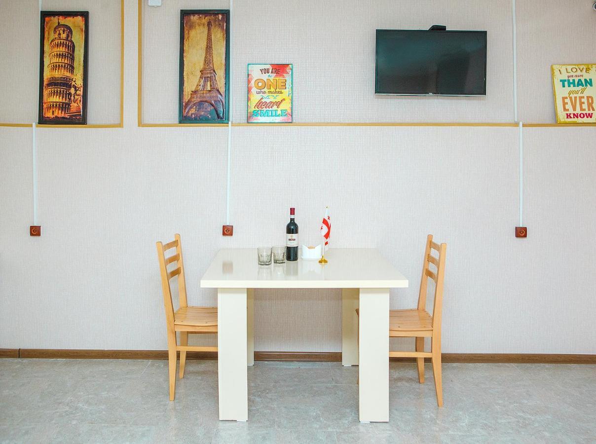 Blossom Hostel Updated ! Обновлено !!! City Center! Perfect Order!!! Snow-White Bed Linen!!! Идеальный Порядок!!! Белоснежное Постельное Белье!!! Центр Города !!! Tiflis Exterior foto